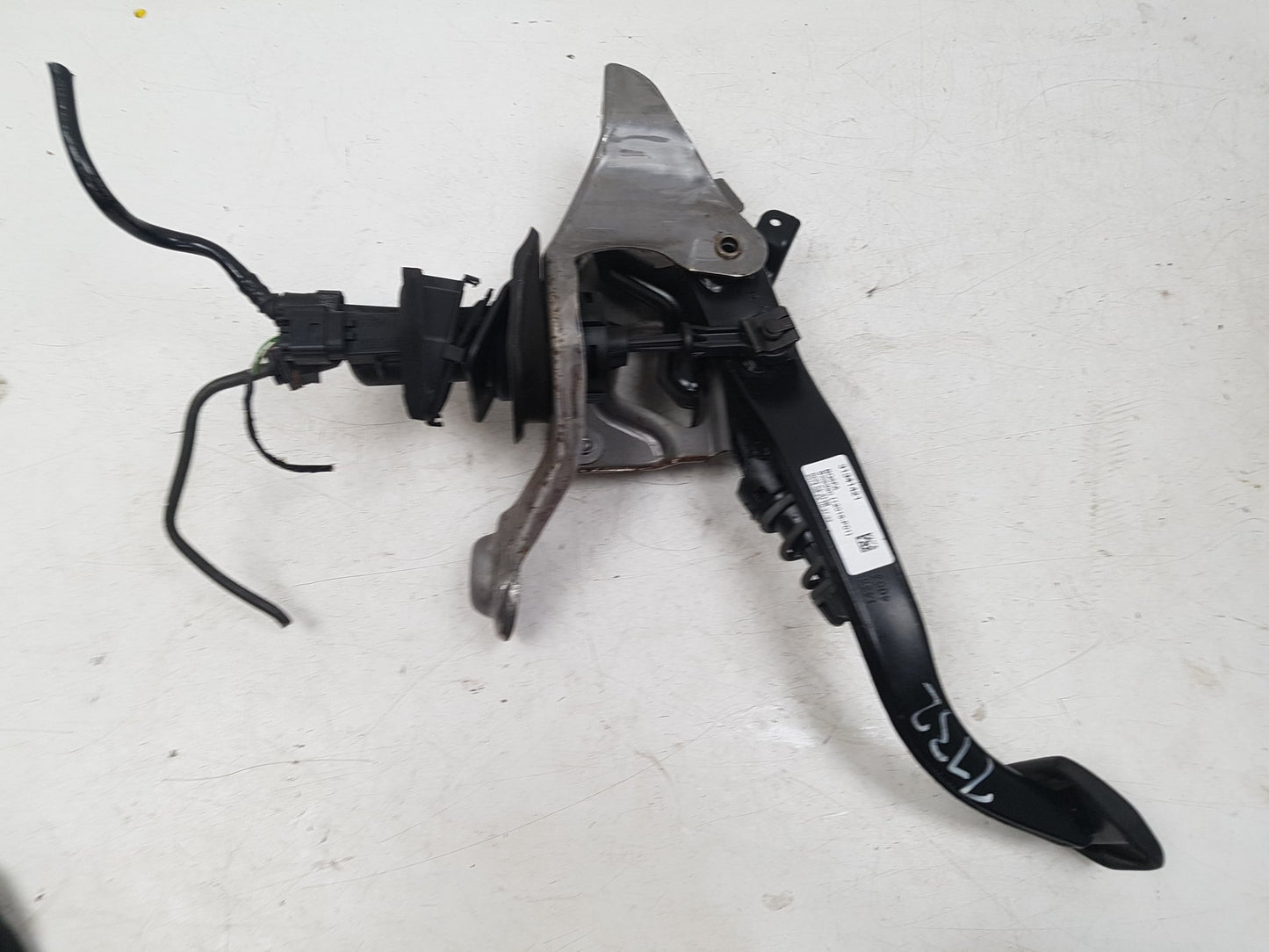 2013 - 2015 Volvo V60  Estate Clutch Pedal 31341421