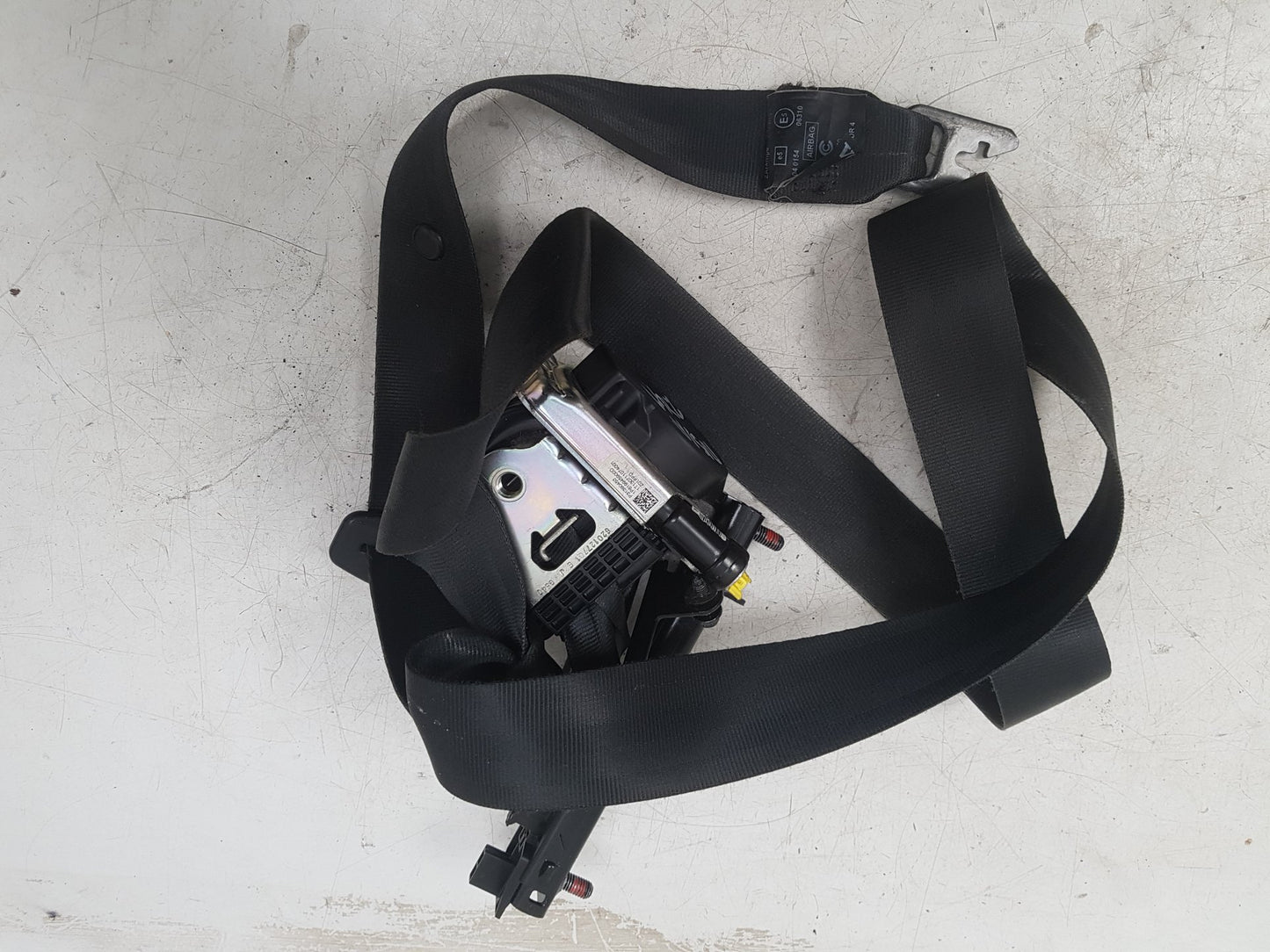 2013 Volvo V40  Hatchback Left Front Seat Belt 31390453