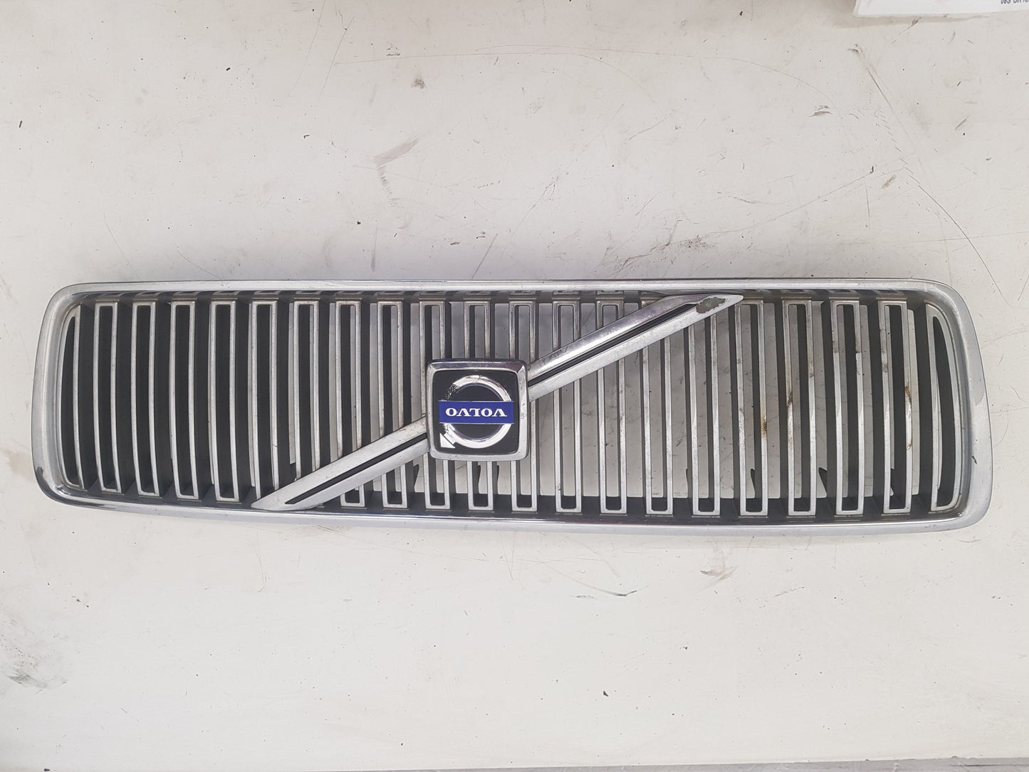 1998 - 2002 Volvo S80   FRONT GRILL 9484081