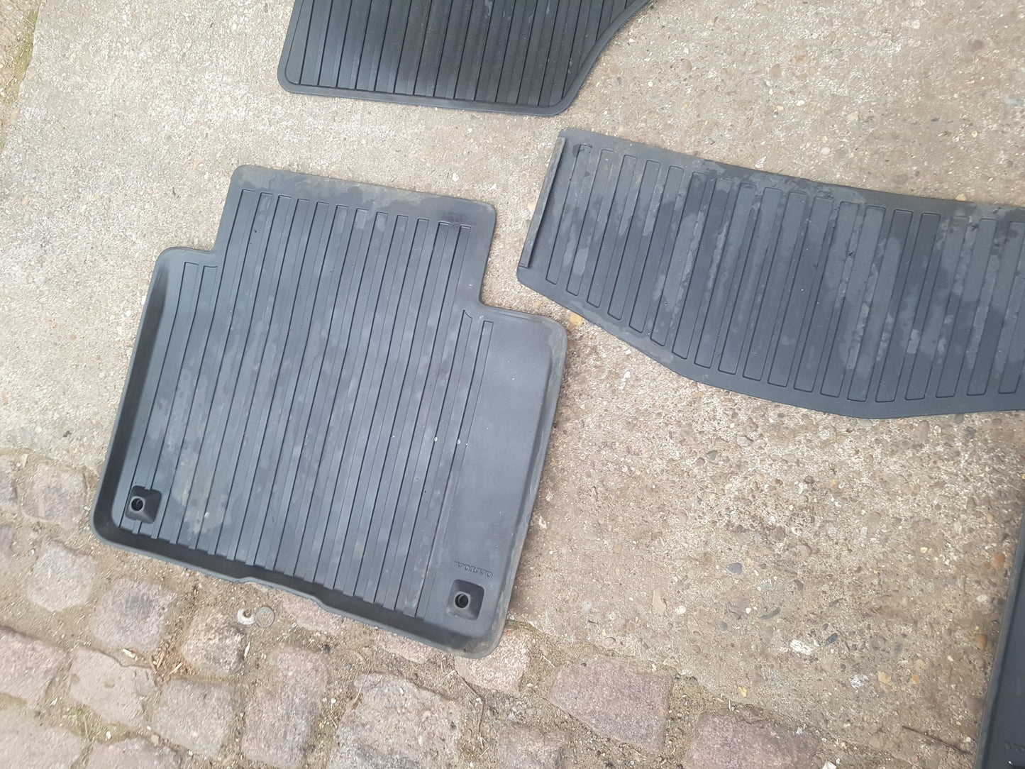 2017 - 2025 Volvo V90 235, 236 Estate Floor Mats 32357400