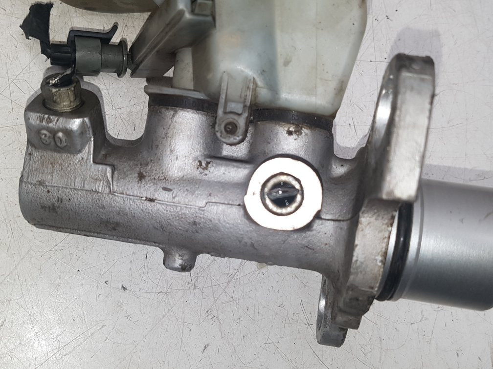 2005 - 2015 Saab 9-3  Estate Brake Master Cylinder 32067070