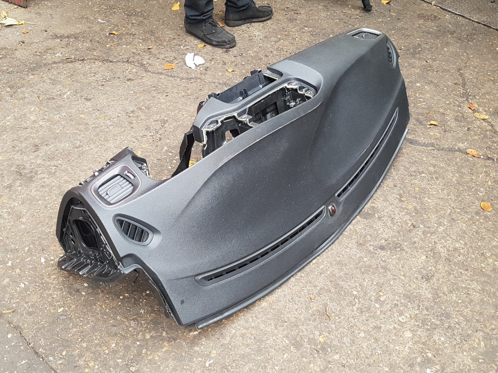 2012 - 2017 Volvo V40  Hatchback Dash Assembly