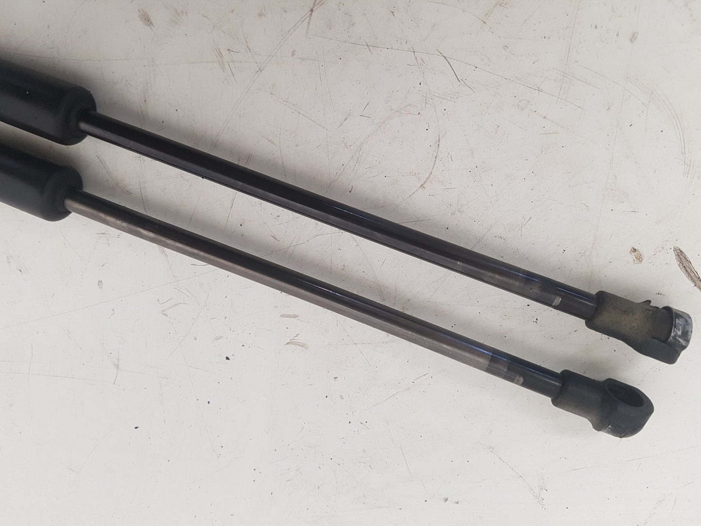 2007 - 2010 Volvo V50 545 Estate POWER TAILGATE STRUTS (PAIR) 30799188
