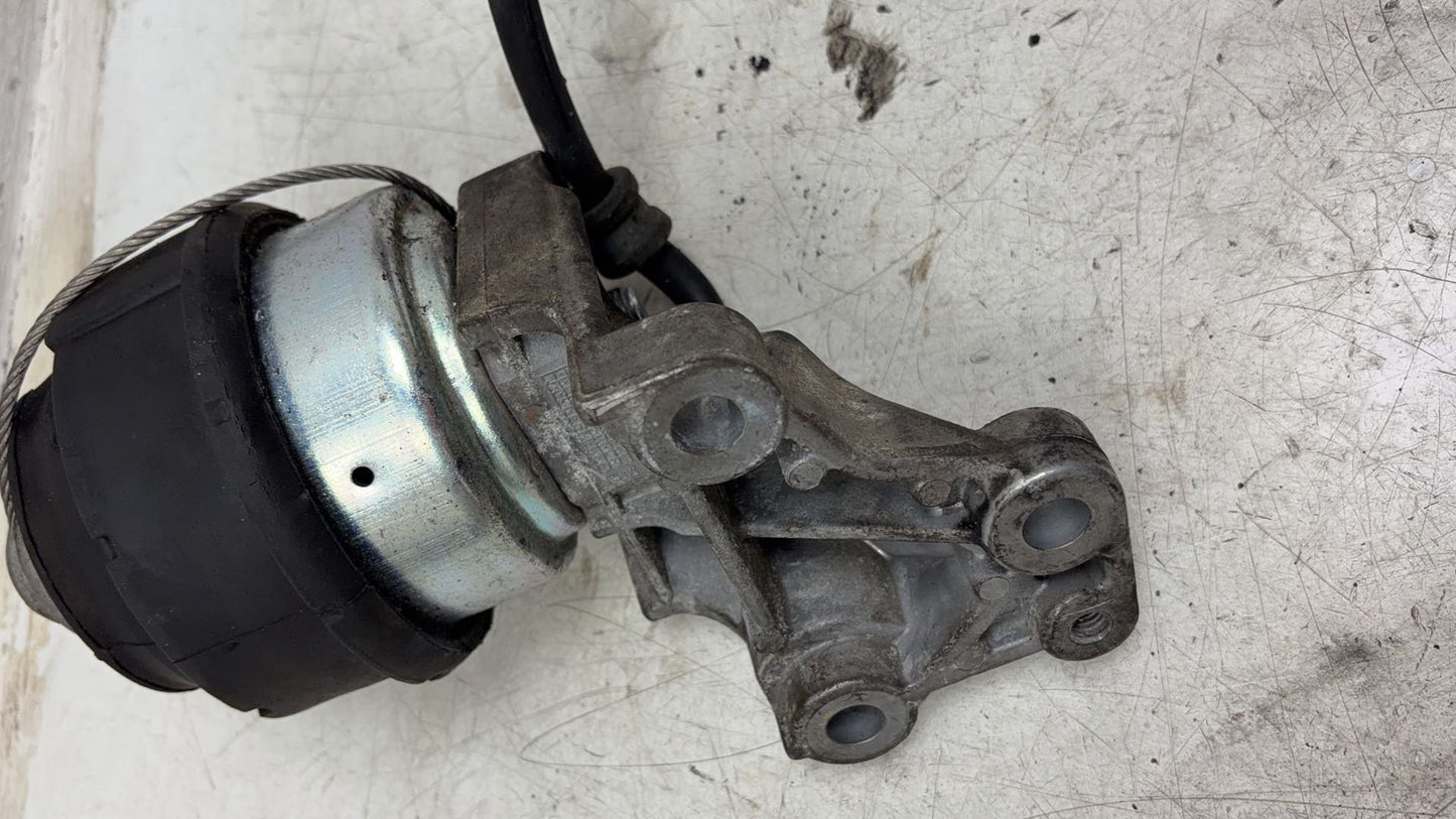 2011 - 2014 Volvo XC90  Estate ENGINE MOUNT (FRONT)