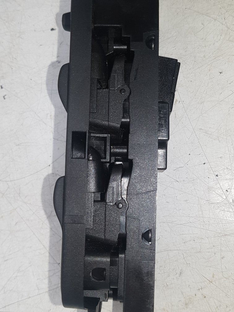2004 - 2010 Volvo S40  Saloon Right Front Window Switch 30773210