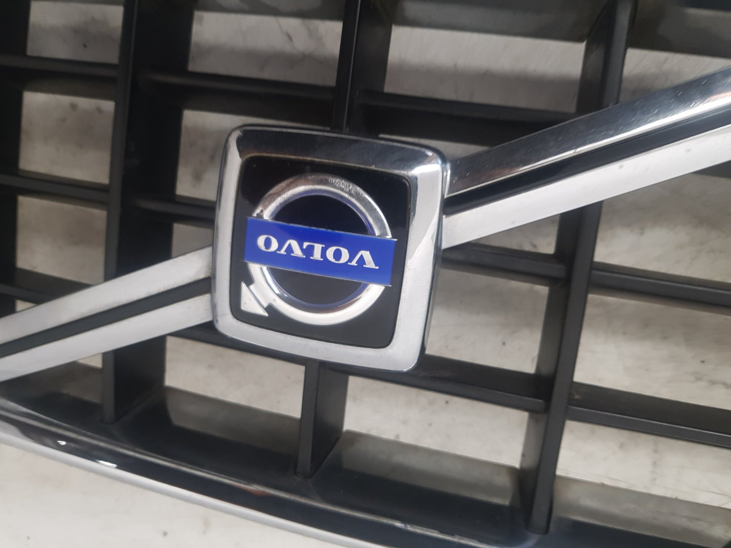 2003 - 2010 Volvo XC90  Estate FRONT GRILL 8620641