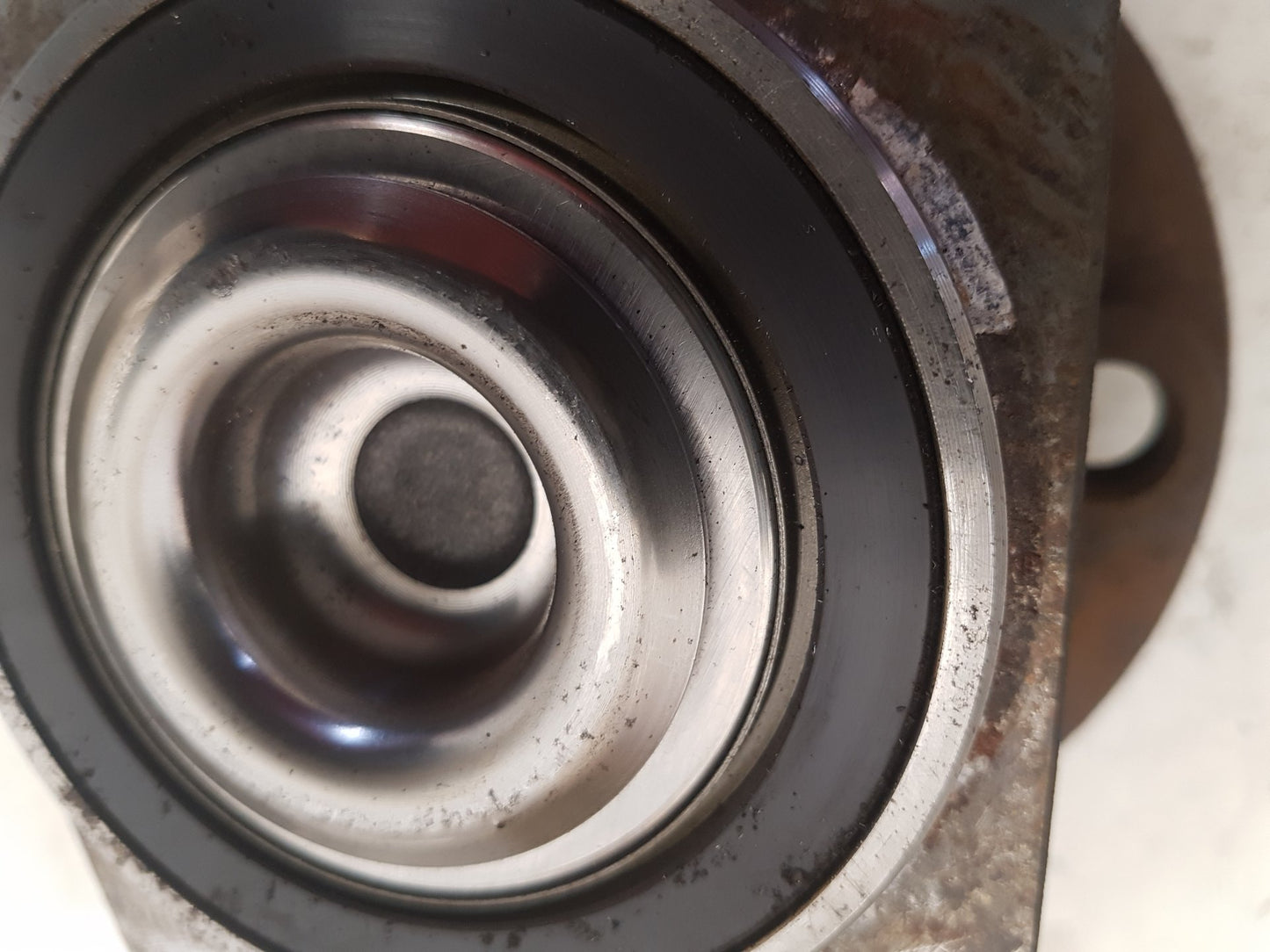 2005 Volvo S60  Saloon Left Rear Hub Assembly