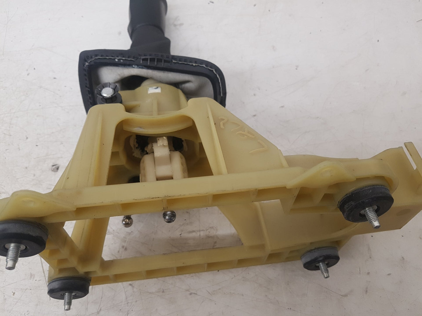2004 - 2010 Volvo V50   Estate Gear Stick/Shifter 30735217