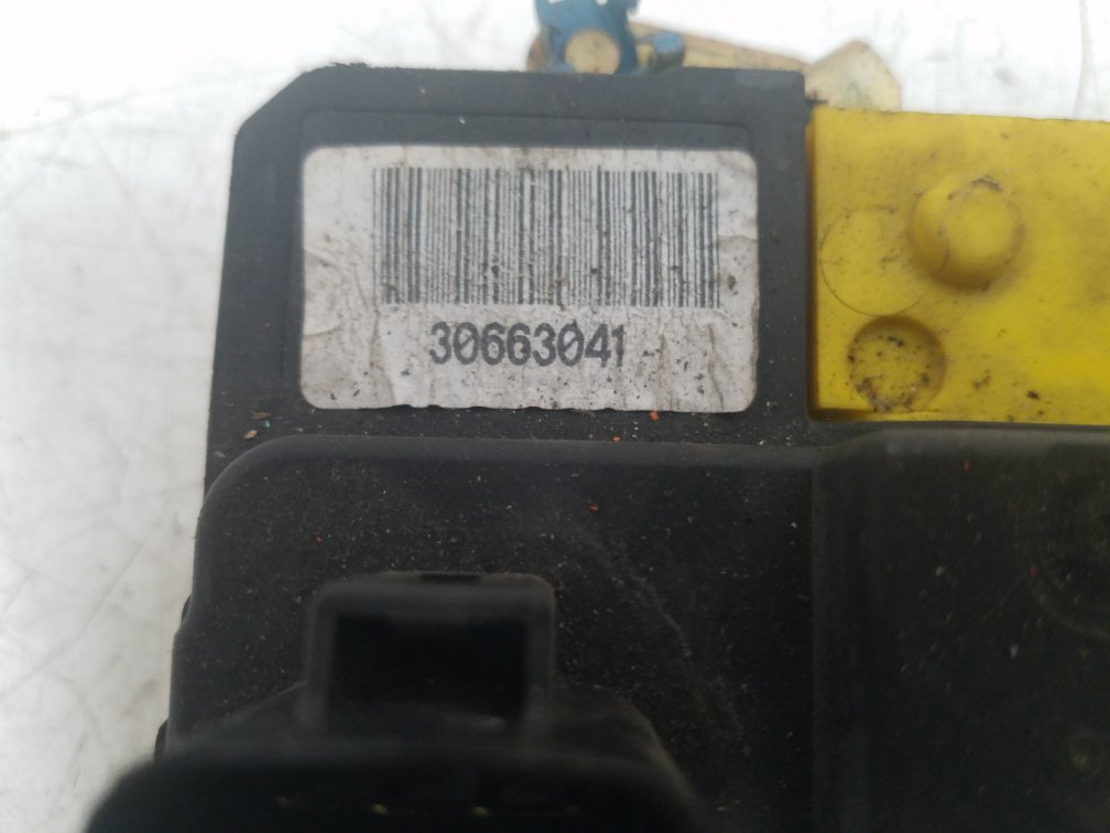 2007 - 2010 Volvo XC90  Estate Left Front Door Lock Actuator 30663041