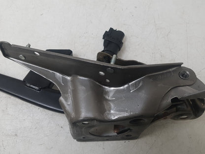 2004 - 2013 Volvo C30  Hatchback Brake Pedal 31381340