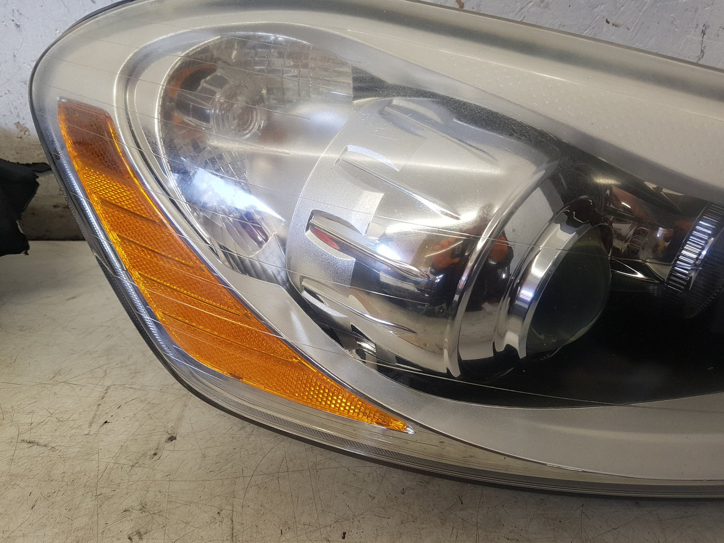 2010 - 2017 Volvo XC60  Estate Right Headlight 31395465