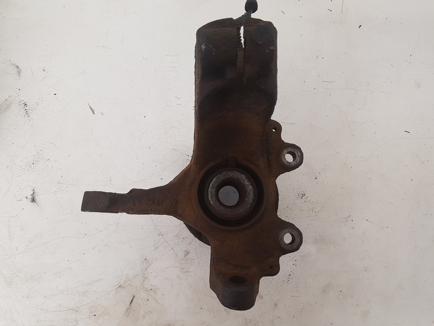 2007 - 2013 Volvo C70  Convertible Left Front Hub Assembly 3M513K171