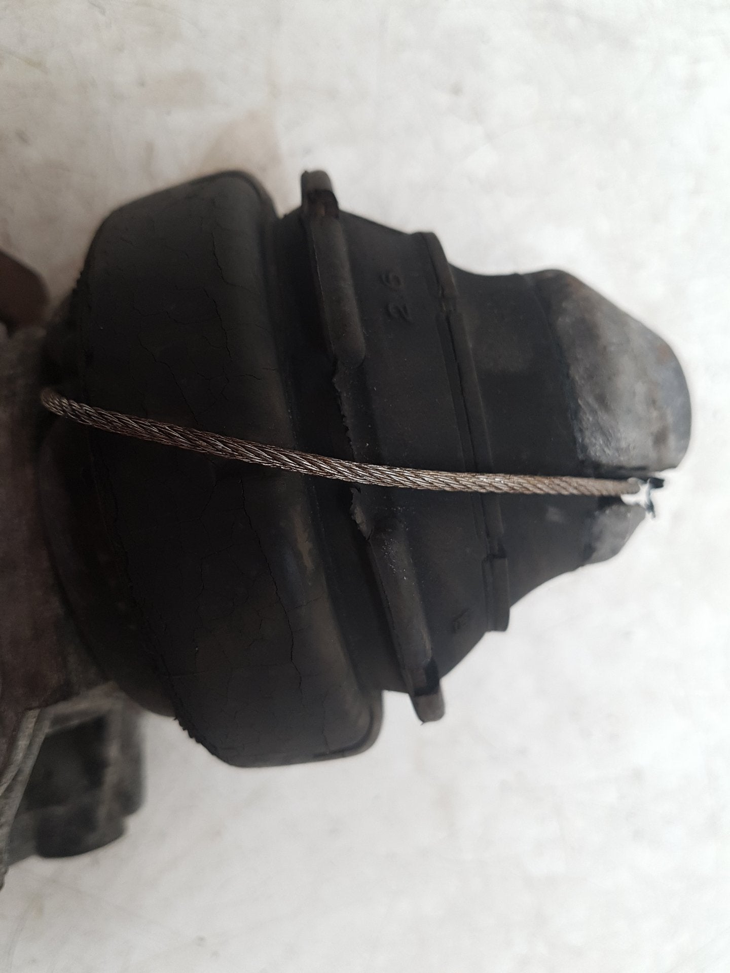1992 - 1997 Volvo 850  Estate ENGINE MOUNT (FRONT) 6801722