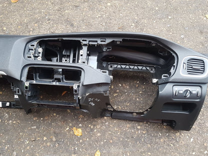 2012 - 2017 Volvo V40  Hatchback Dash Assembly