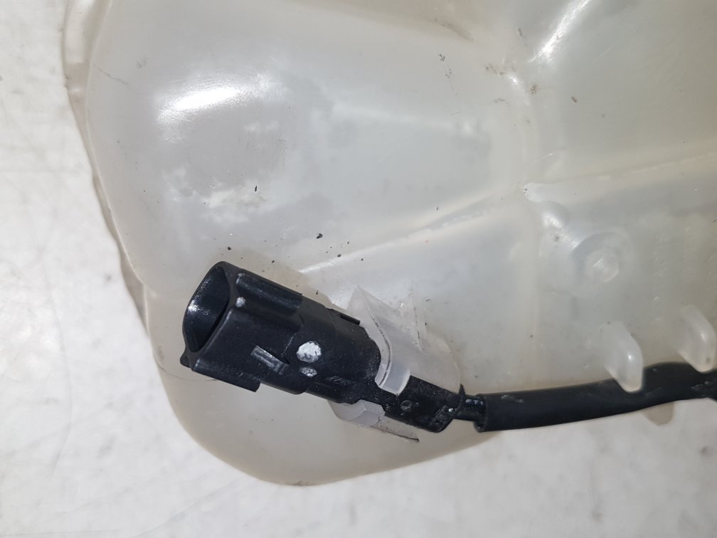 2012 - 2017 Volvo V40  Hatchback Radiator Pressure Bottle 31338764