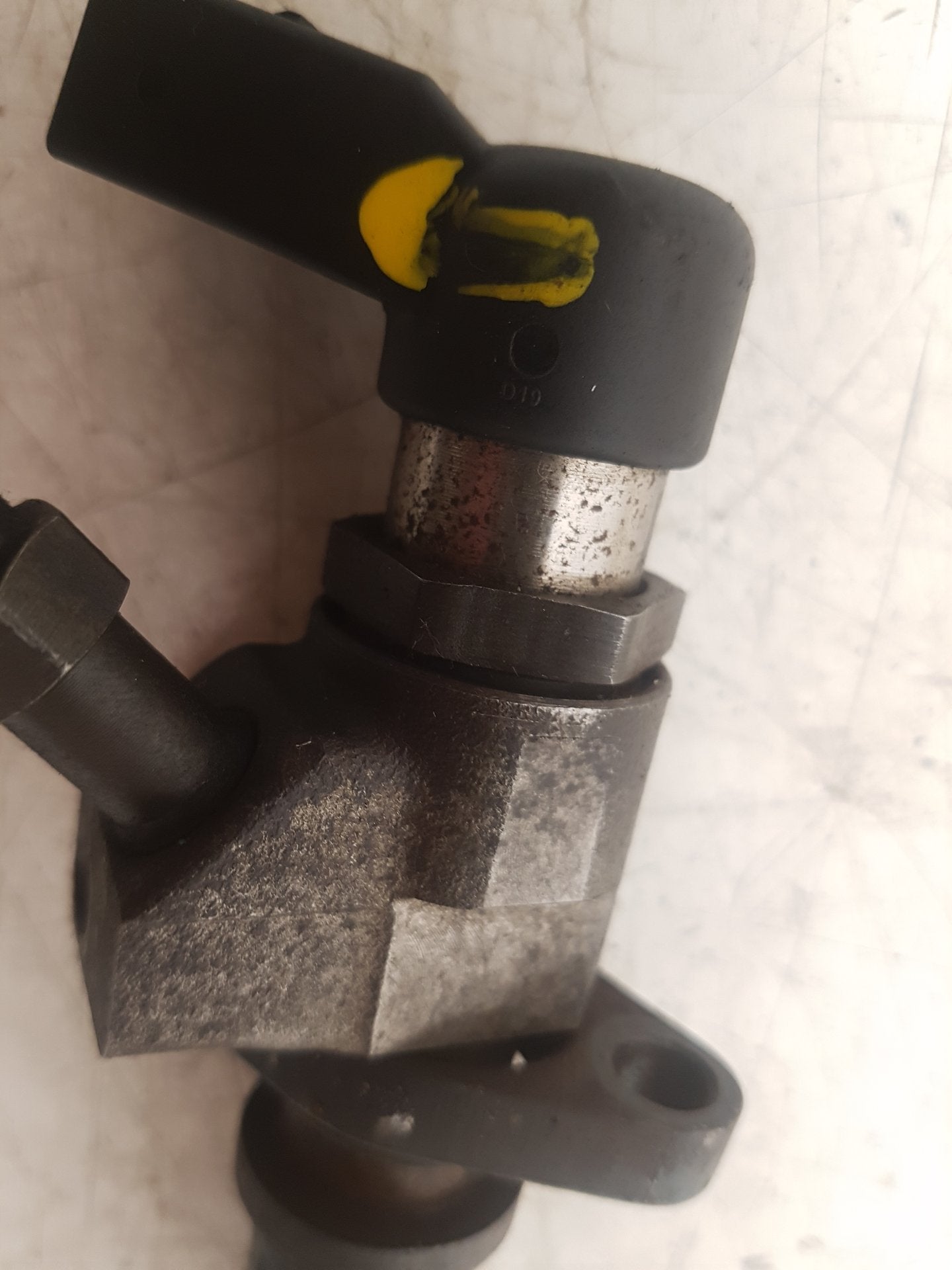 2006 - 2010 Volvo C70   Fuel Injector 9657144580
