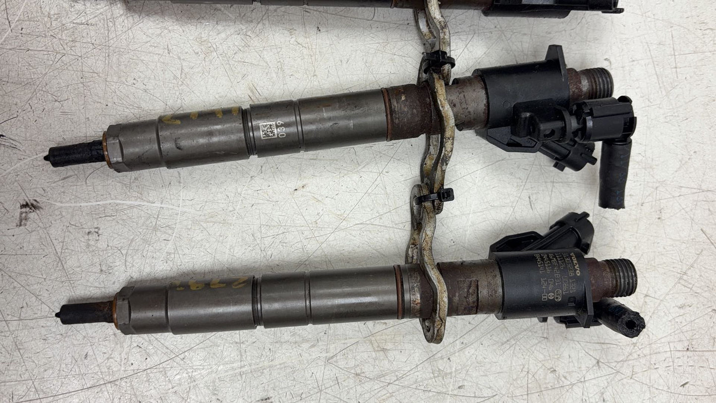2011 - 2014 Volvo V60 I 155 Estate INJECTOR (DIESEL) SET 31303238