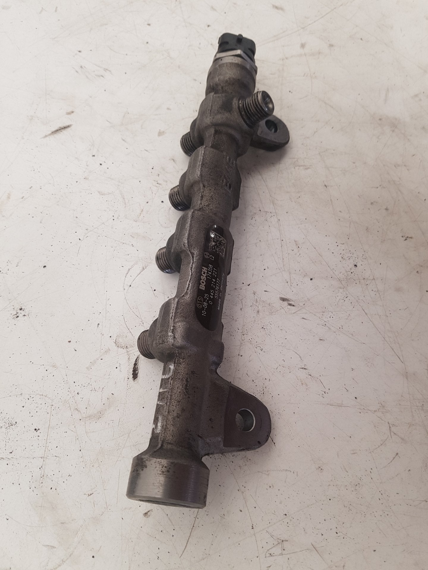 2010 - 2012 Saab 9-5  Saloon Injection Rail 0445 214 221