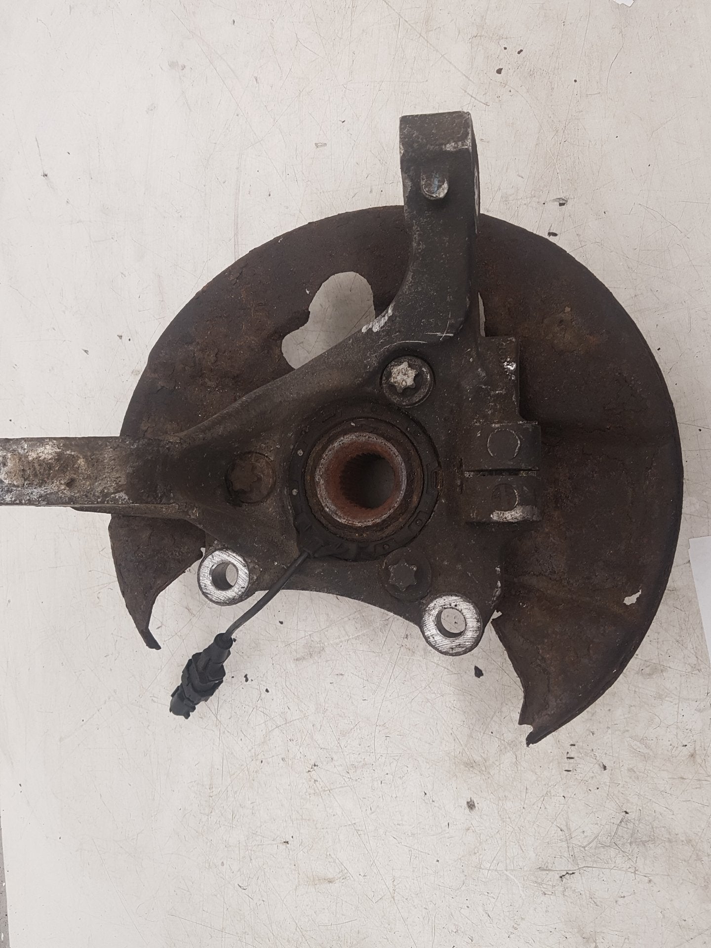 2005 - 2015 Saab 9-3  Estate Right Front Hub Assembly 13224416