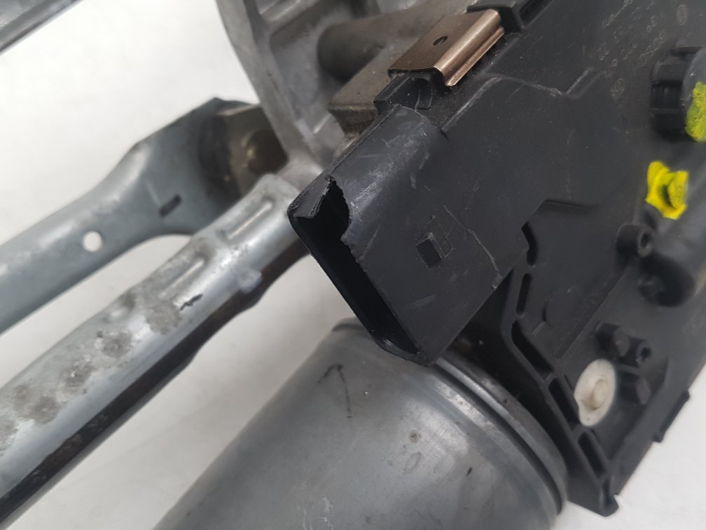 2008 - 2015 Volvo XC60   WIPER MOTOR (FRONT) & LINKAGE 3397020953