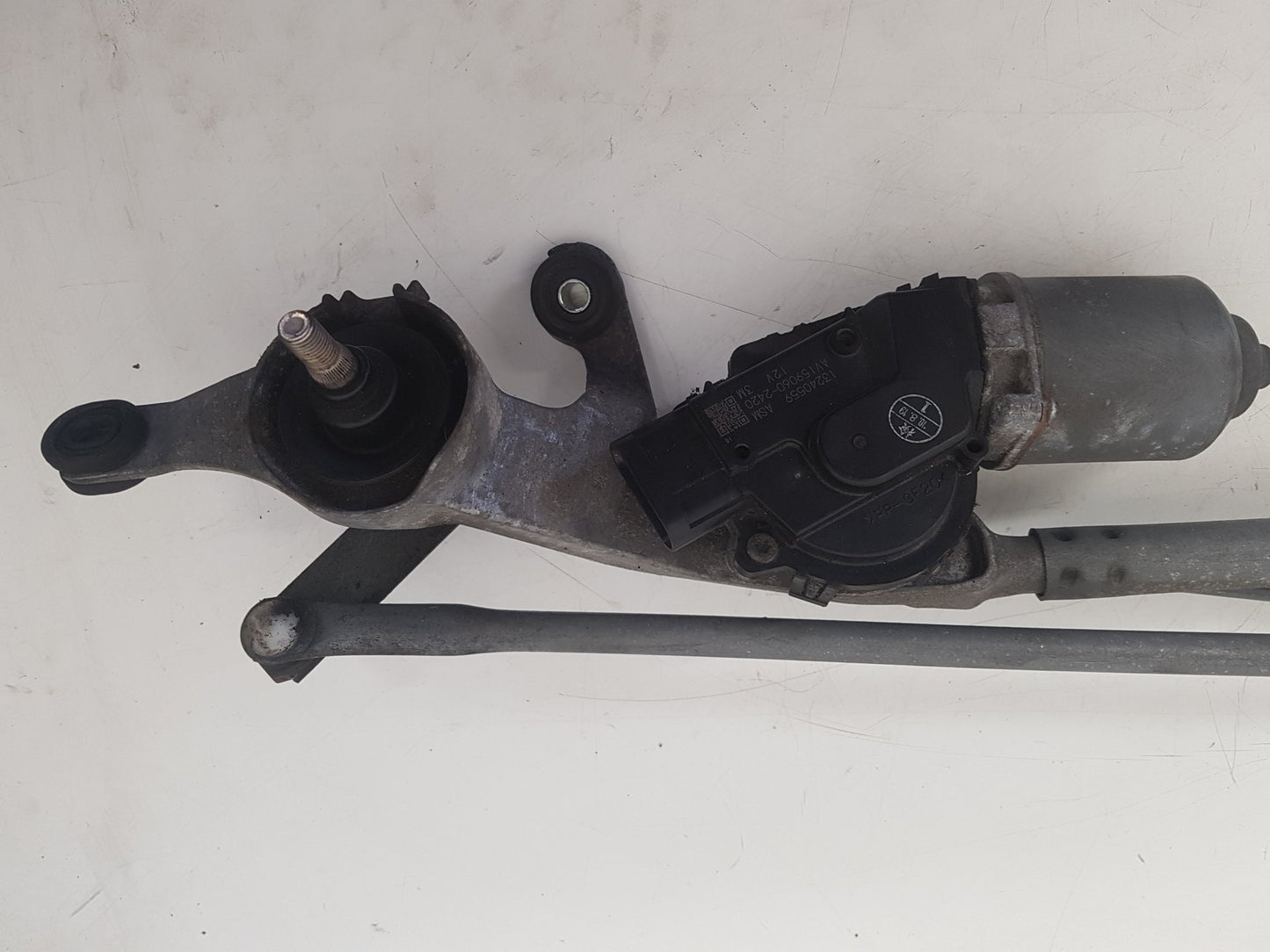2010 - 2012 Saab 9-5  Saloon Saab 9-5 Vector Front Wiper Motor & Linkage 13240559 2010-2012 13240559