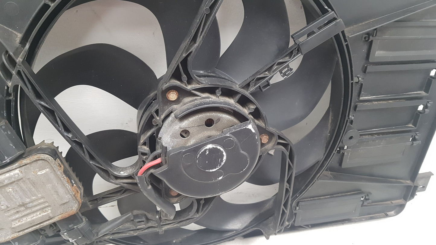 2013 - 2015 Volvo V60  Estate RADIATOR FAN & COWLING (A/C CAR) 8240543