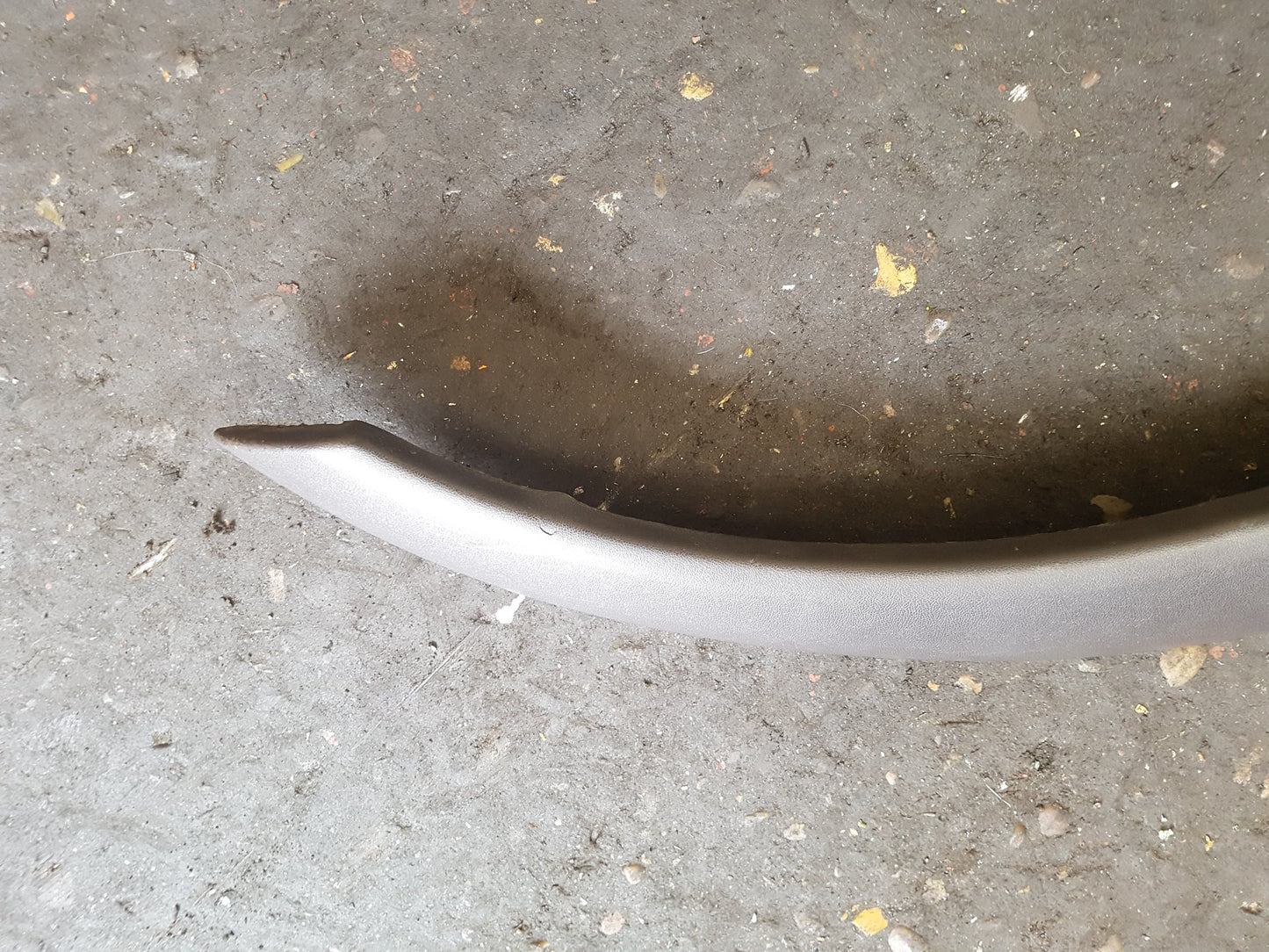 2000 - 2007 Volvo XC70  Estate Right Front Wheel Arch Moulding 30678044