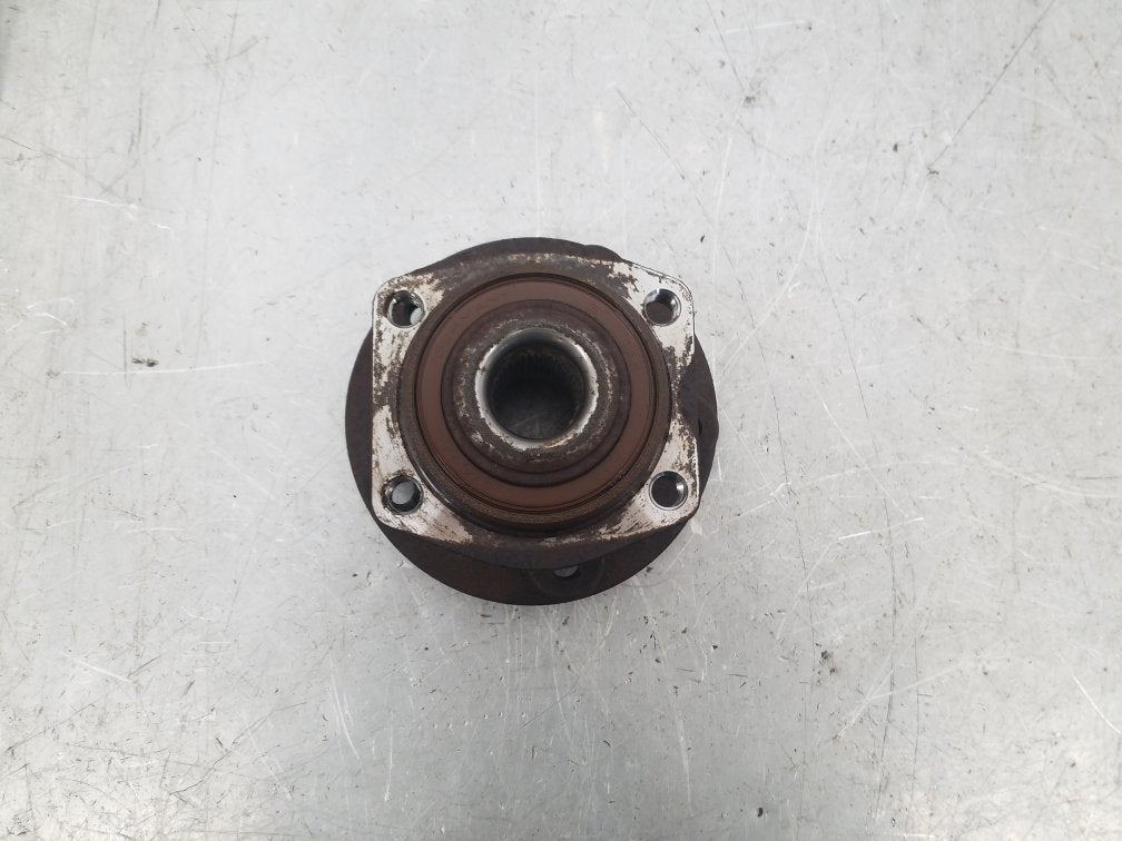 1997 - 2000 Volvo V70  Estate Left Front Hub Assembly