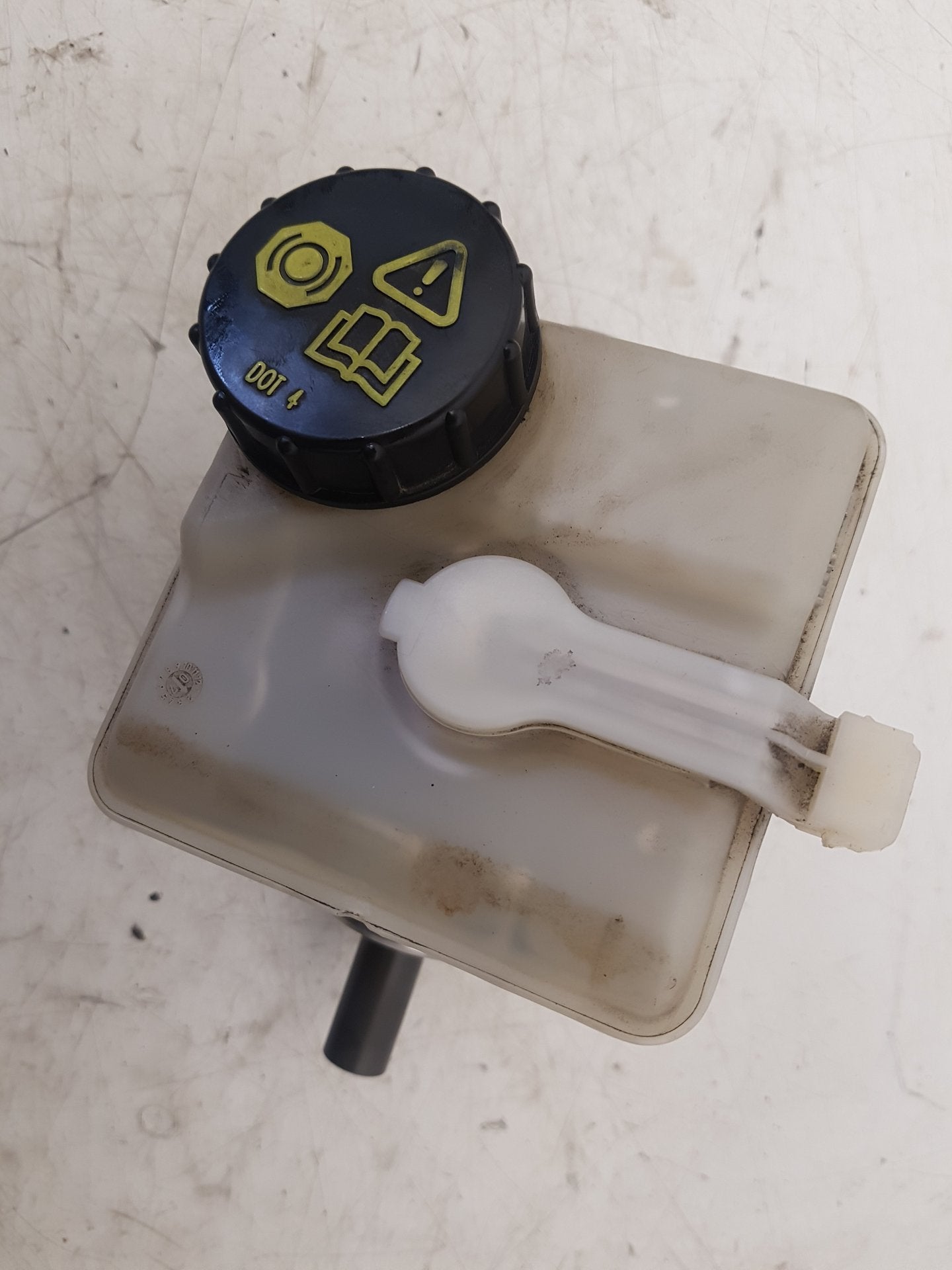 2007 Volvo V70  Estate BRAKE FLUID RESERVOIR AND MASTER CYLINDER 36002375