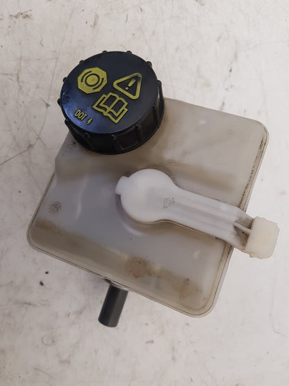 2007 Volvo V70  Estate BRAKE FLUID RESERVOIR AND MASTER CYLINDER 36002375