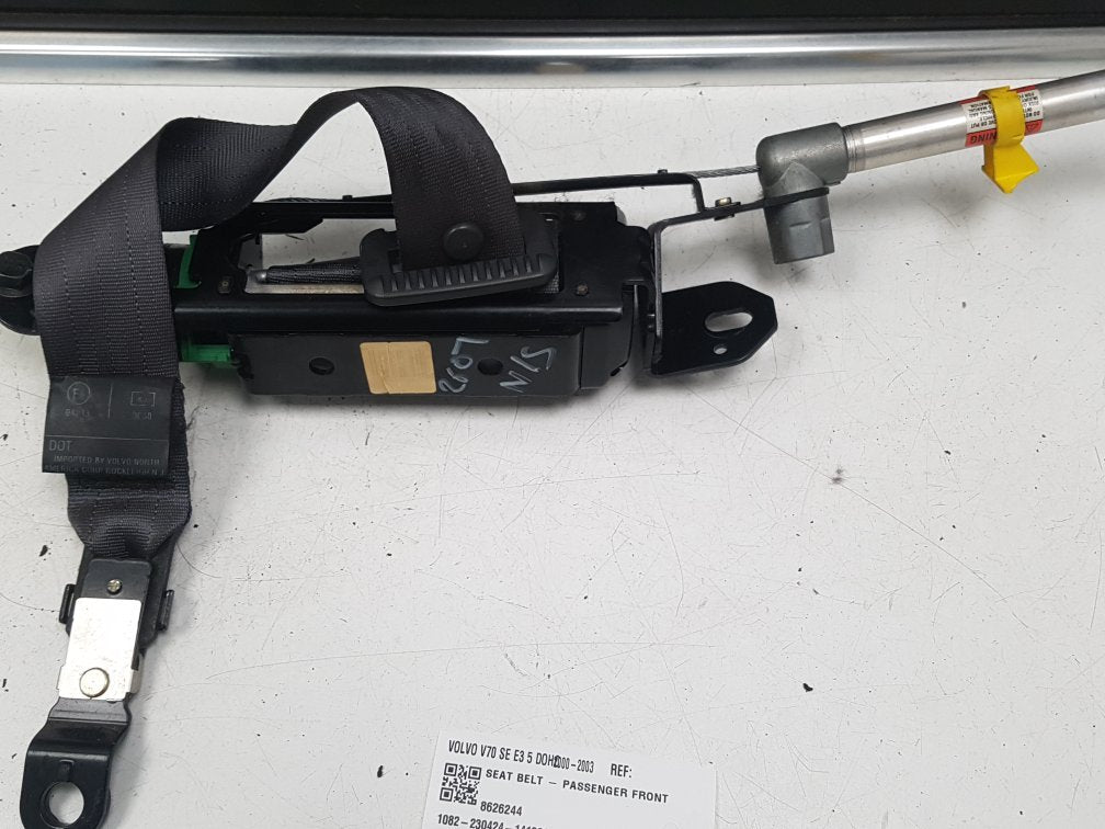 2000 - 2003 Volvo V70  Estate Left Front Seat Belt 8626244