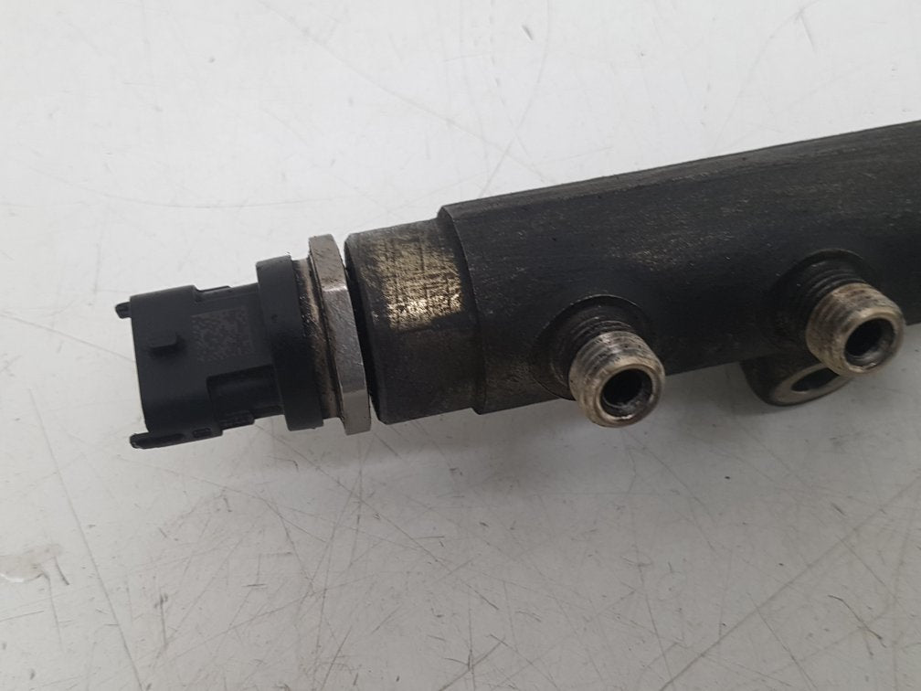2003 - 2006 Volvo XC90  Estate Injection Rail 30757146