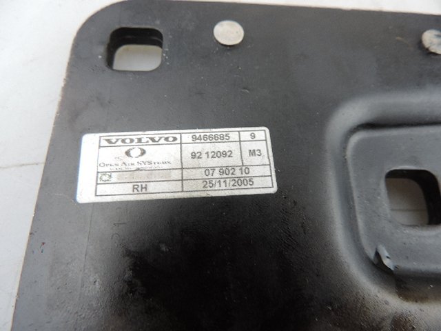 2006 - 2014 Volvo C70  Convertible LOCK BRACE RIGHT