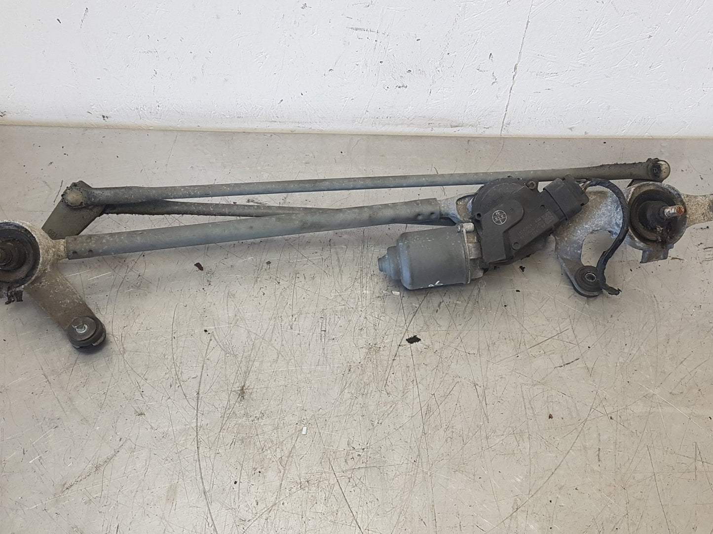 2010 - 2012 Saab 95  Saloon WIPER MOTOR (FRONT) & LINKAGE 13240559