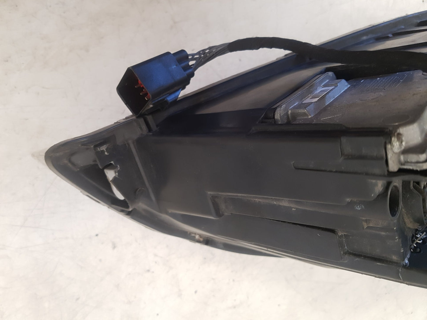 2008 - 2017 Volvo XC60 I 156 SUV Passenger Headlight (Xenon) 30763137