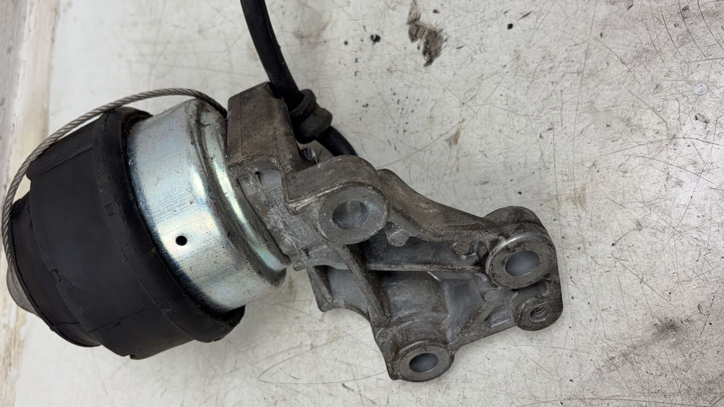 2011 - 2014 Volvo XC90  Estate ENGINE MOUNT (FRONT)