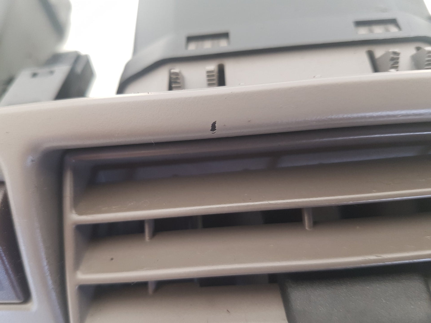 2005 Volvo V50  Estate AIR VENT (CENTRE FRONT)