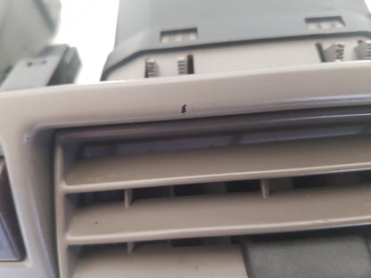 2005 Volvo V50  Estate AIR VENT (CENTRE FRONT)