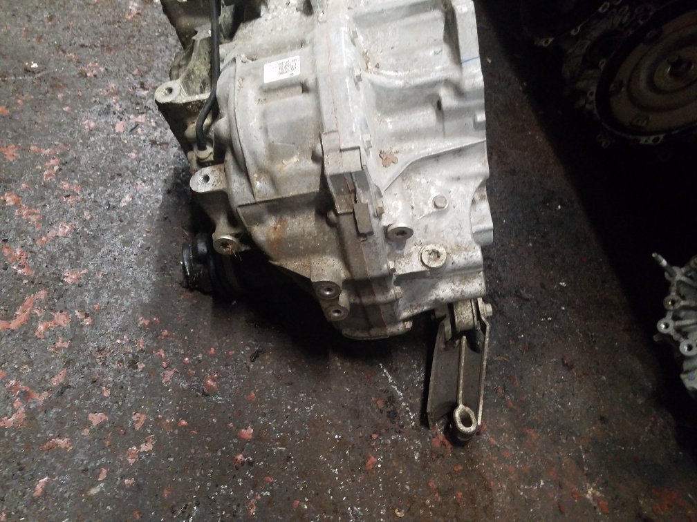 2015 - 2020 Volvo V40  Hatchback Automatic Transmission 1285202