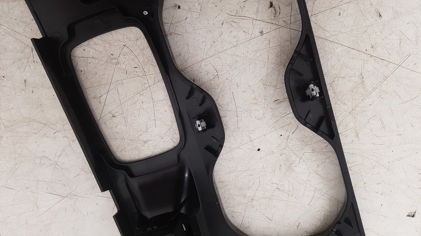 2017 - 2025 Volvo XC40 536 SUV Shifter Surround
