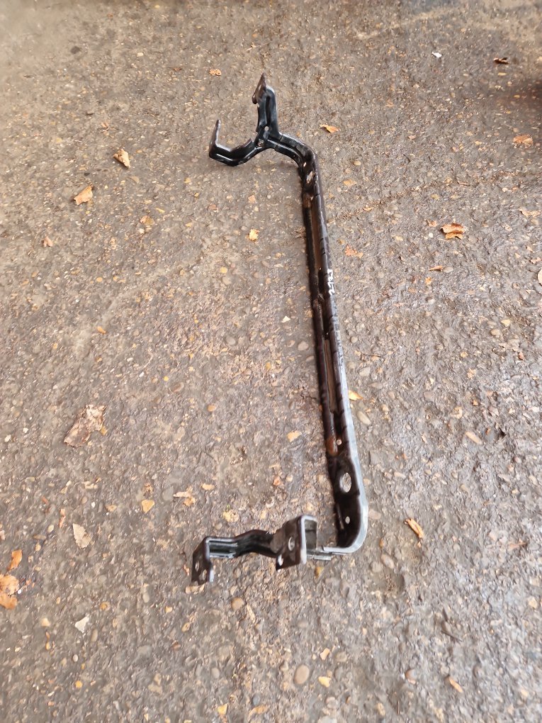 2013 - 2019 Volvo V40 III 525 Hatchback Radiator Support Bracket 31293957
