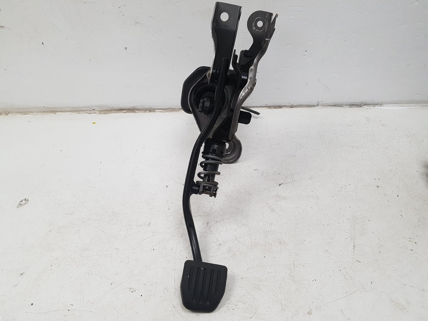 2013 - 2015 Volvo V60  Estate Clutch Pedal 31341421