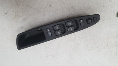 2000 - 2004 Volvo V40  Estate Right Front Window Switch 30638534
