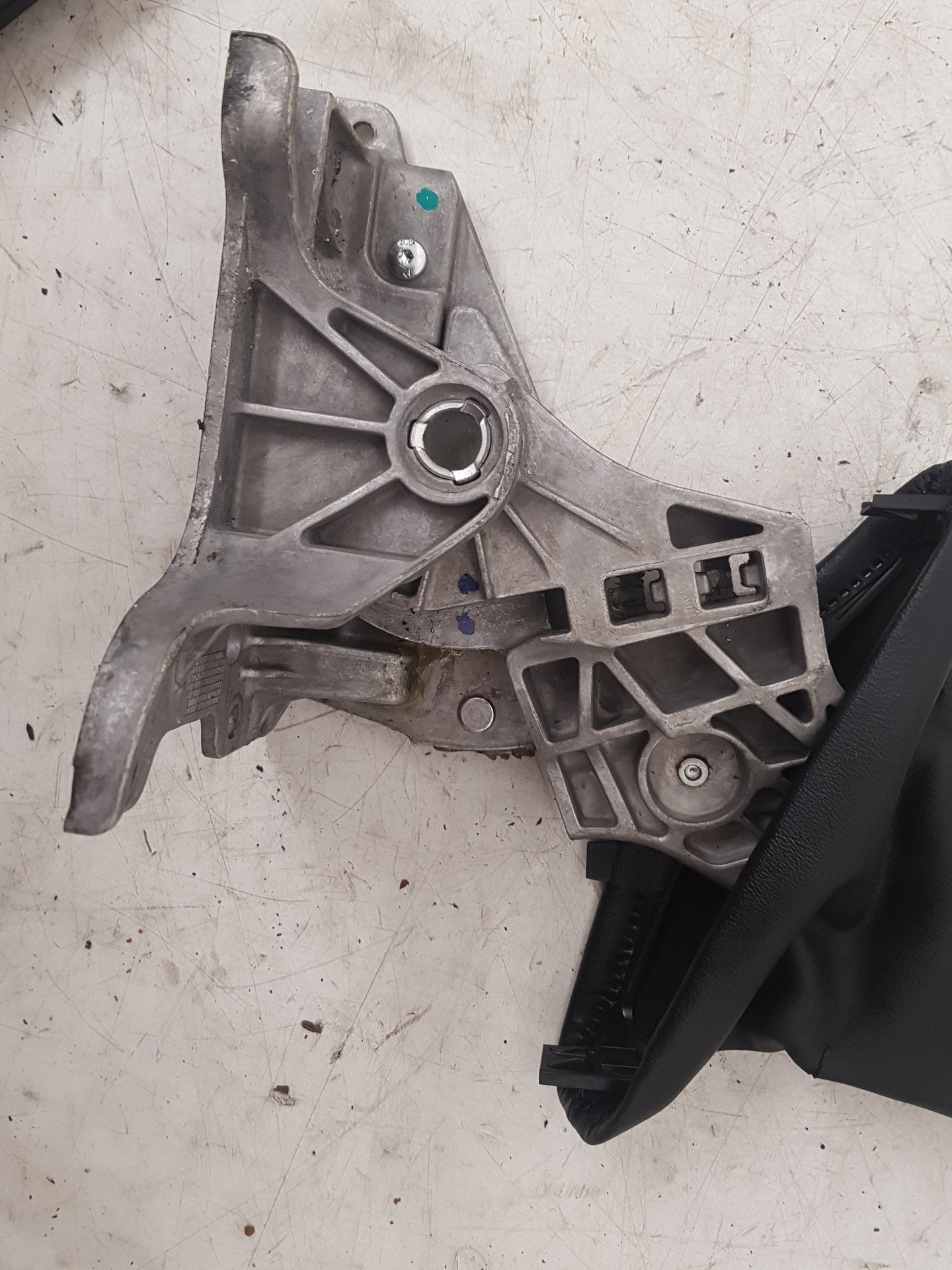 2013 - 2016 Volvo V40 III 525 Hatchback Handbrake Assembly 11330161