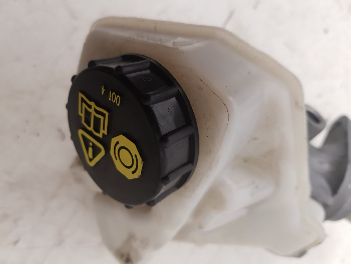 2011 - 2014 Volvo V60 I 155 Estate BRAKE FLUID RESERVOIR AND MASTER CYLINDER 36010082