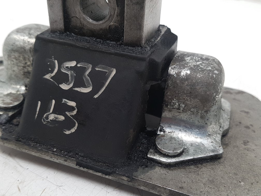 2004 - 2007 Volvo XC70  Estate Right Engine Mount 1349381