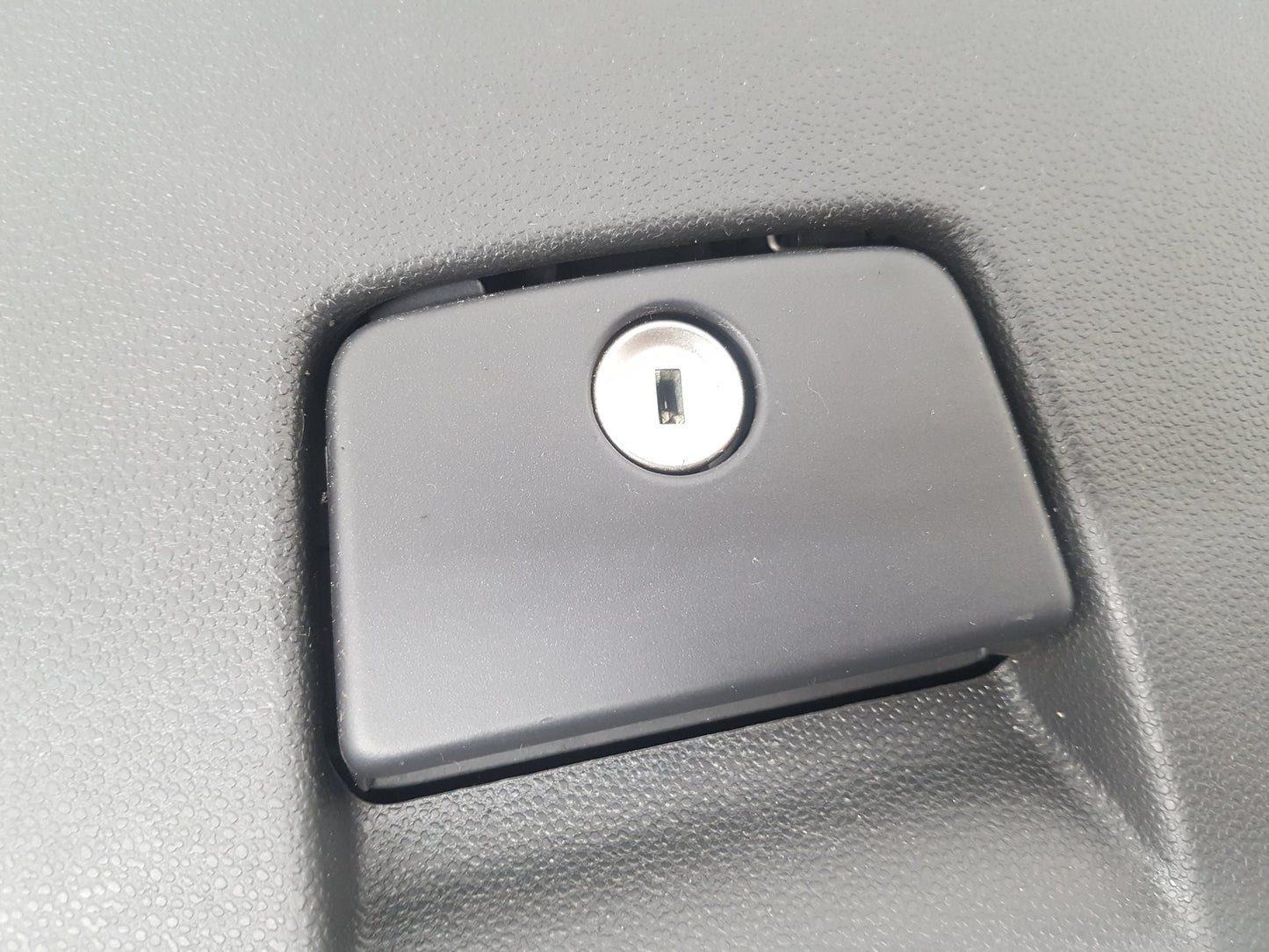 2004 - 2010 Volvo V50   Estate Glove Box 9481664