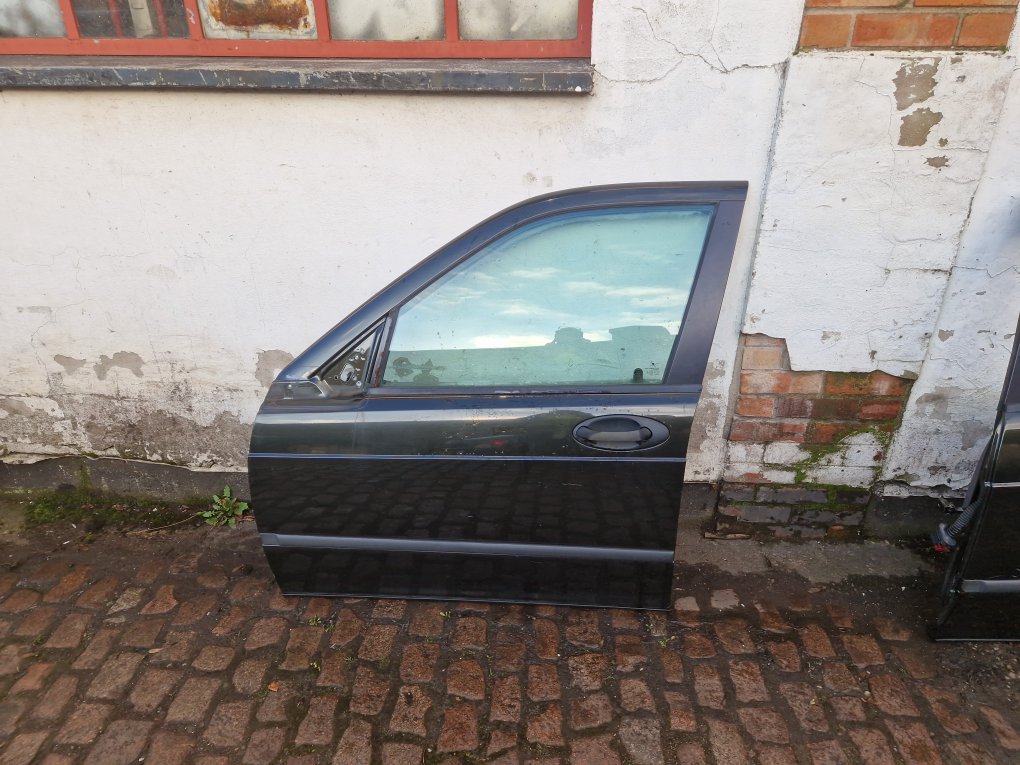 2001 - 2009 Saab 9-5  Estate DOOR - BARE (FRONT PASSENGER SIDE)