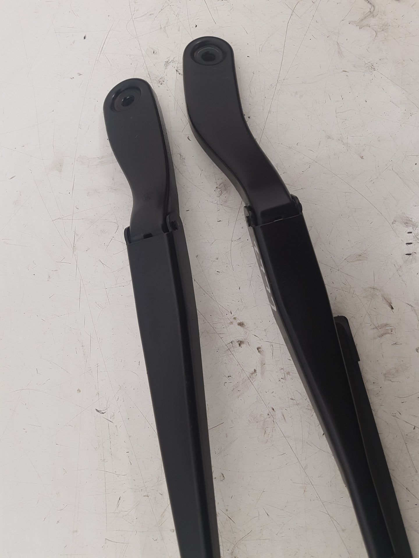 2006 - 2012 Volvo C30  Hatchback FRONT WIPER ARMS (PAIR) 8623162