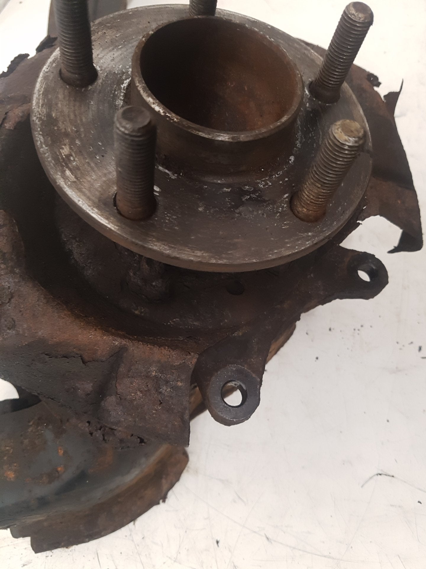 2010 - 2012 Volvo S40  Saloon Right Rear Hub Assembly 31340686